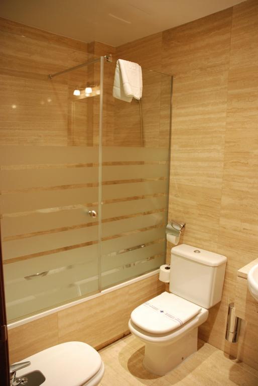 Hostal Los 5 Pinos Madrid Exterior photo